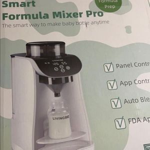 Makes bottles without a hassle!  Mix formula and water at whatever temperature